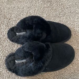 NEW never worn black fur & suede slippers Koola Burra by Ugg size 10